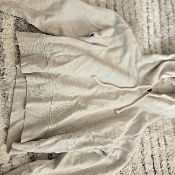 Aritzia Sweater Size Small - Picture 1 of 2